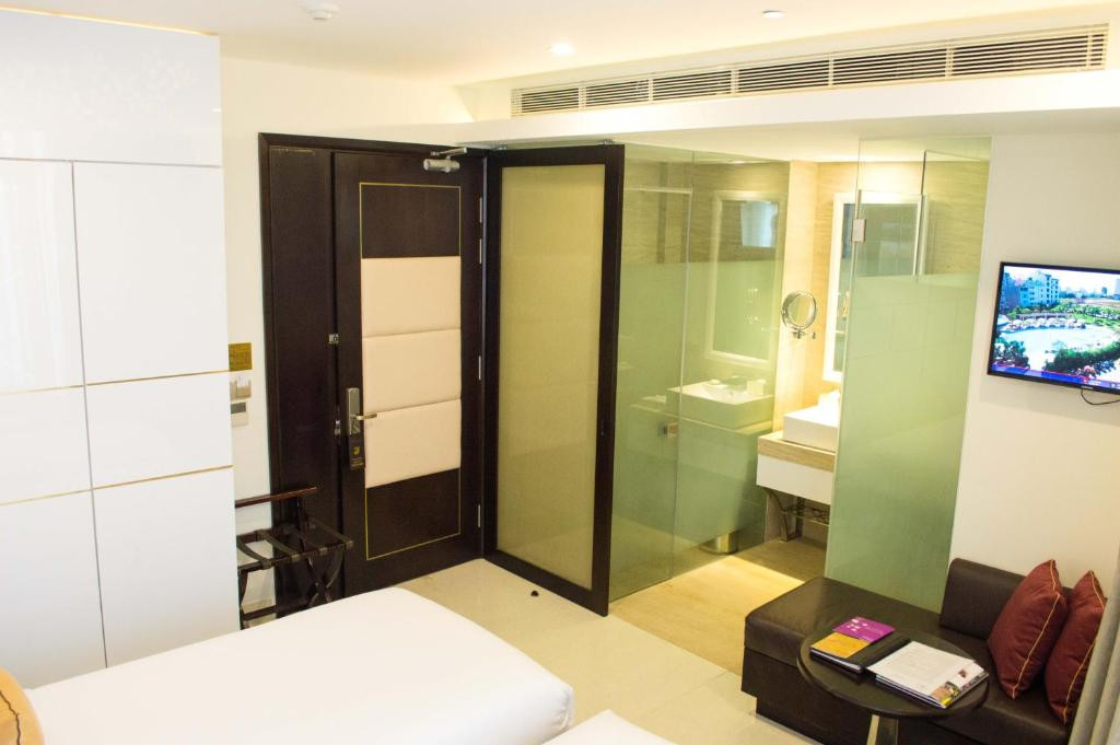 HOLIDAY BEACH DANANG 4*