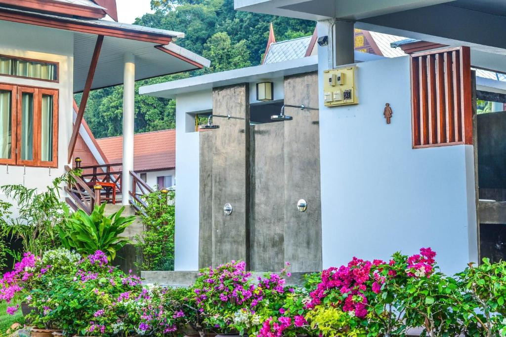BHU TARN KOH CHANG RESORT & SPA 4*