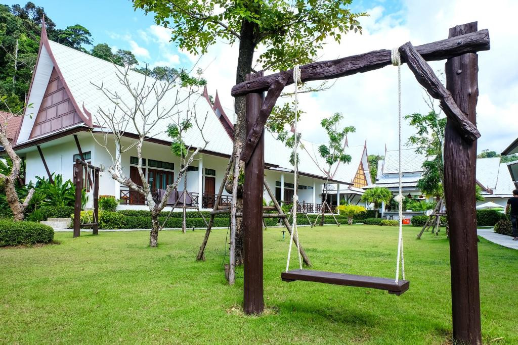 BHU TARN KOH CHANG RESORT & SPA 4*