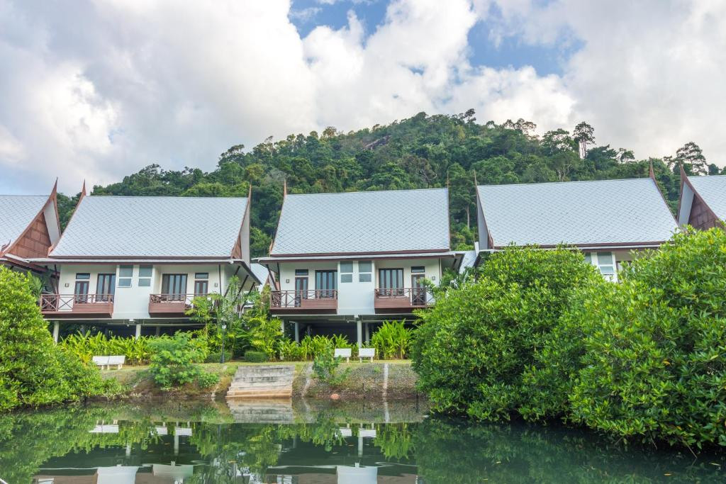 BHU TARN KOH CHANG RESORT & SPA 4*