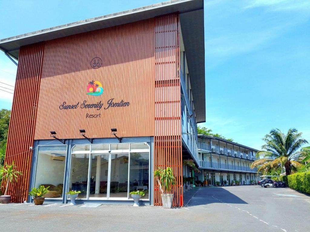 SUNSET SERENITY JOMTIEN RESORT (EX. LEMON GRASS RETREAT) 4*