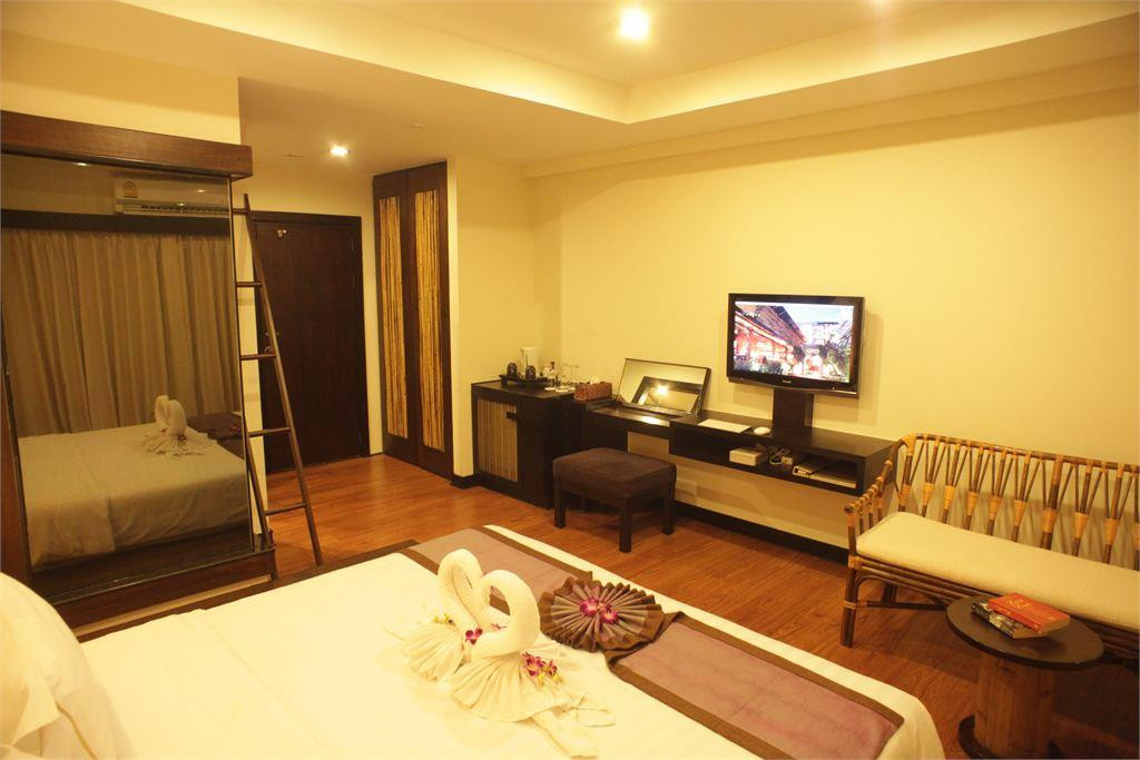 BAMBOO HOUSE 3*