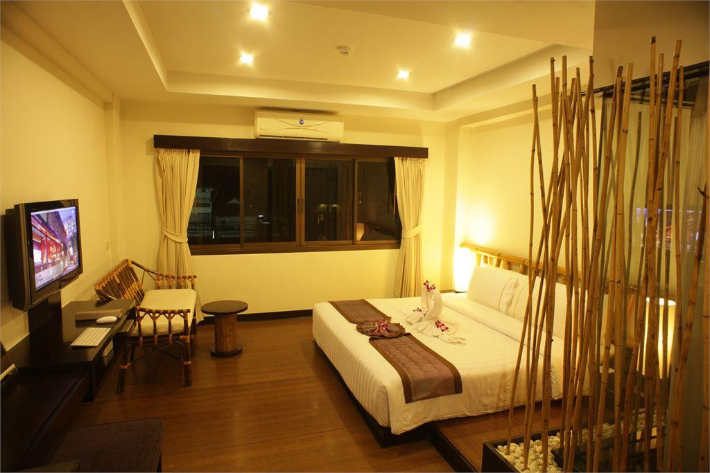 BAMBOO HOUSE 3*