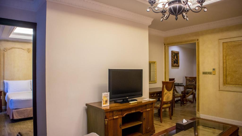 FOUR SEASONS PLACE PATTAYA 4*