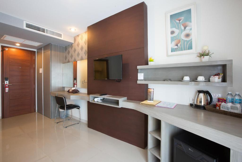 HEMINGWAYS SILK HOTEL 3*