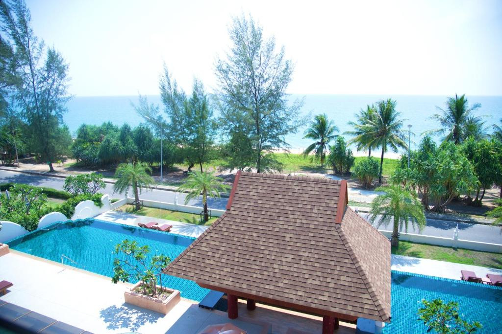 MAIKHAO PALM BEACH RESORT 4*