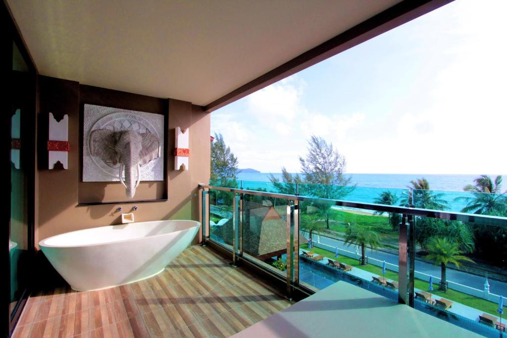MAIKHAO PALM BEACH RESORT 4*