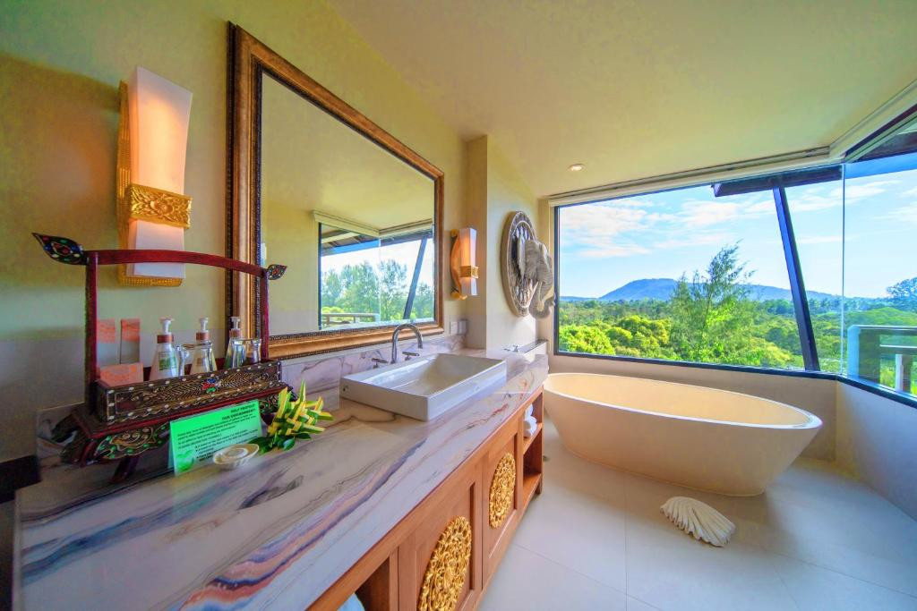 MAIKHAO PALM BEACH RESORT 4*
