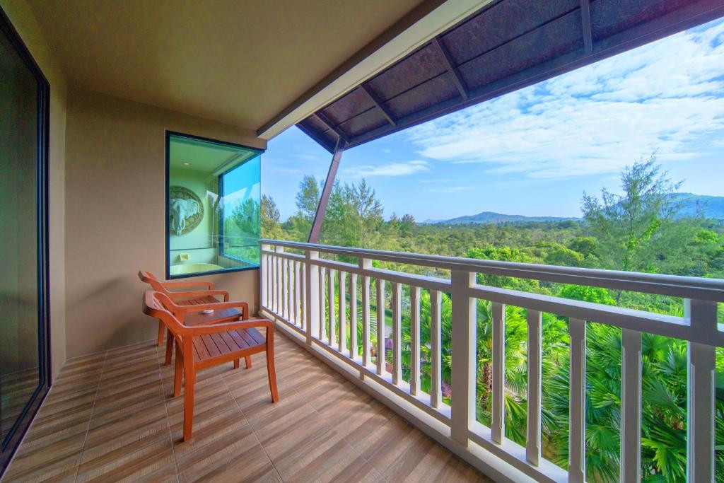 MAIKHAO PALM BEACH RESORT 4*