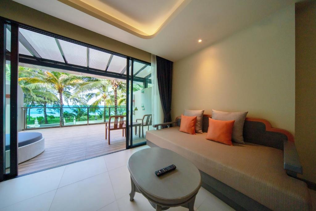 MAIKHAO PALM BEACH RESORT 4*