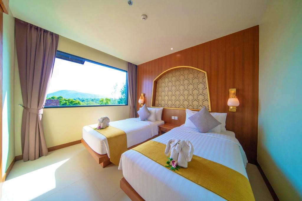 MAIKHAO PALM BEACH RESORT 4*