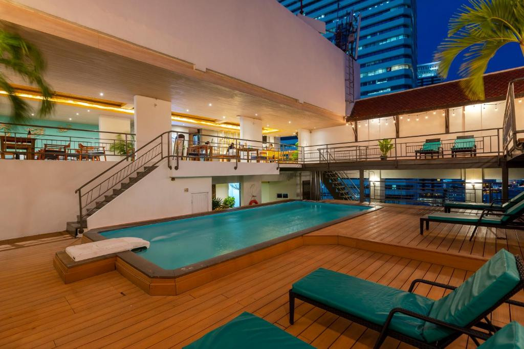 PINNACLE LUMPINEE PARK 3*
