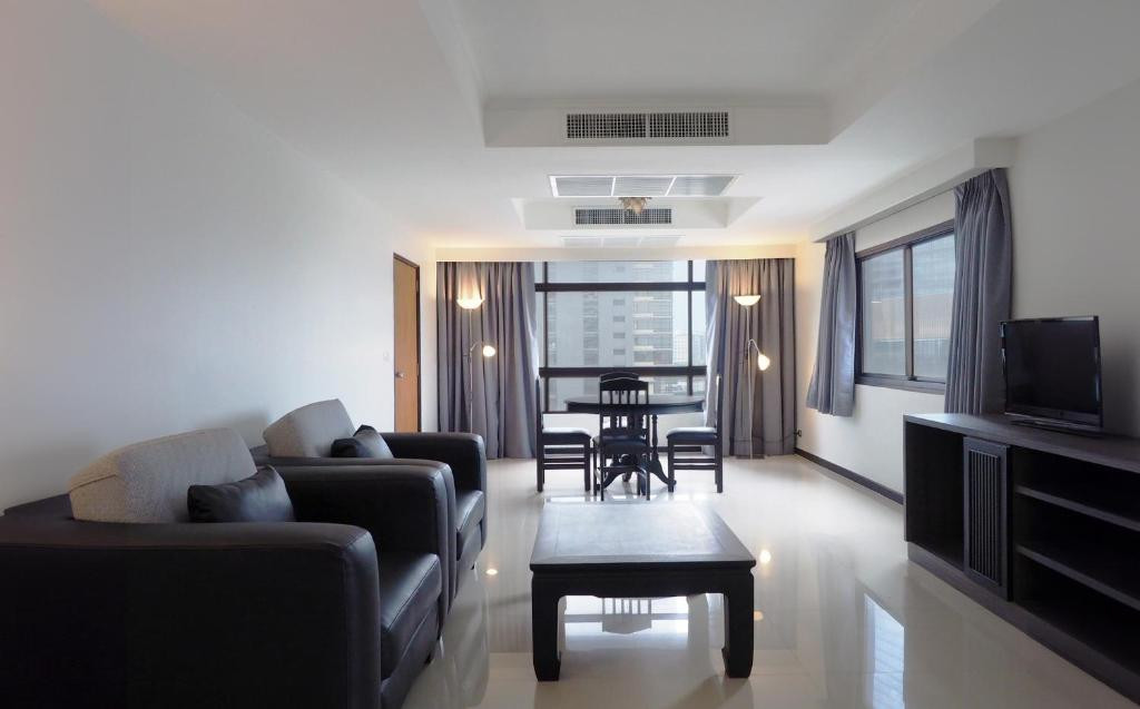 PINNACLE LUMPINEE PARK 3*