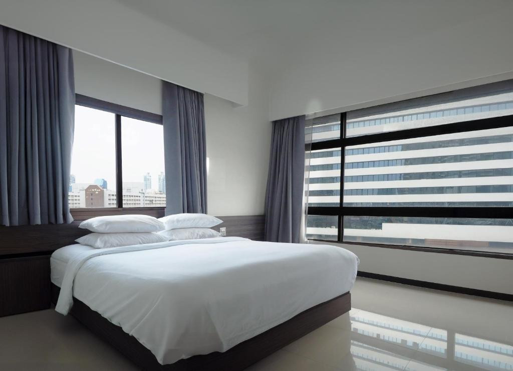 PINNACLE LUMPINEE PARK 3*