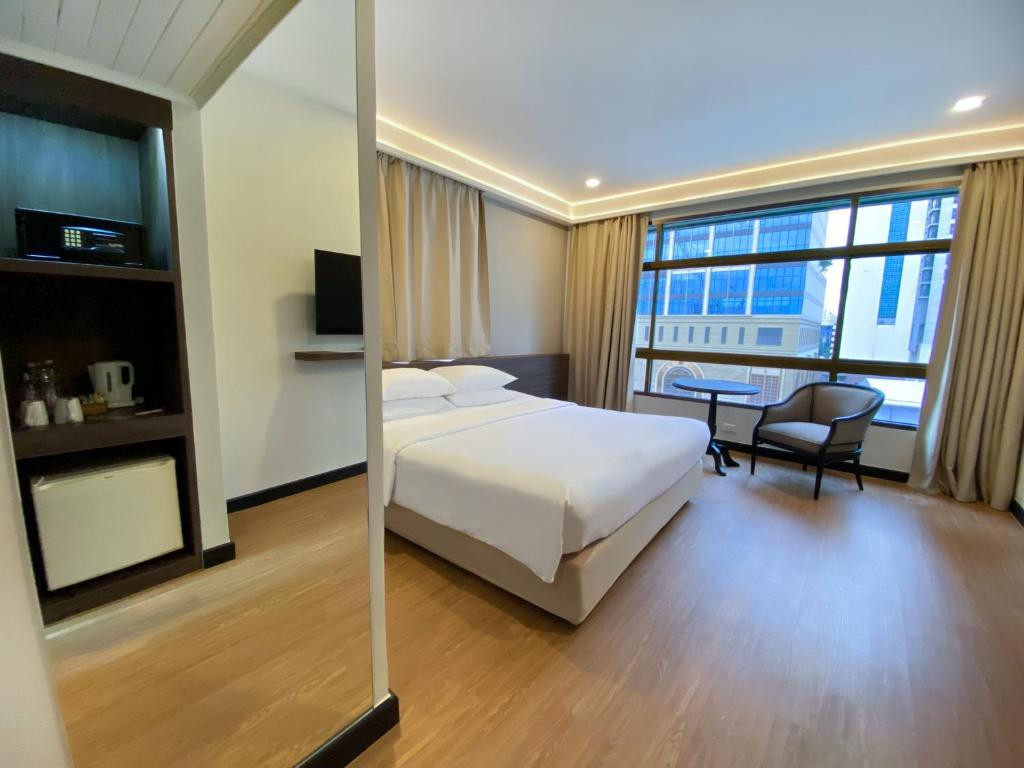 PINNACLE LUMPINEE PARK 3*