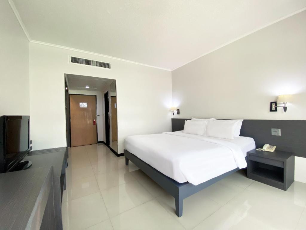 PINNACLE LUMPINEE PARK 3*