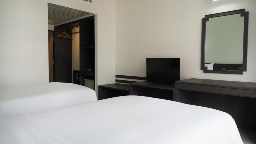 PINNACLE LUMPINEE PARK 3*
