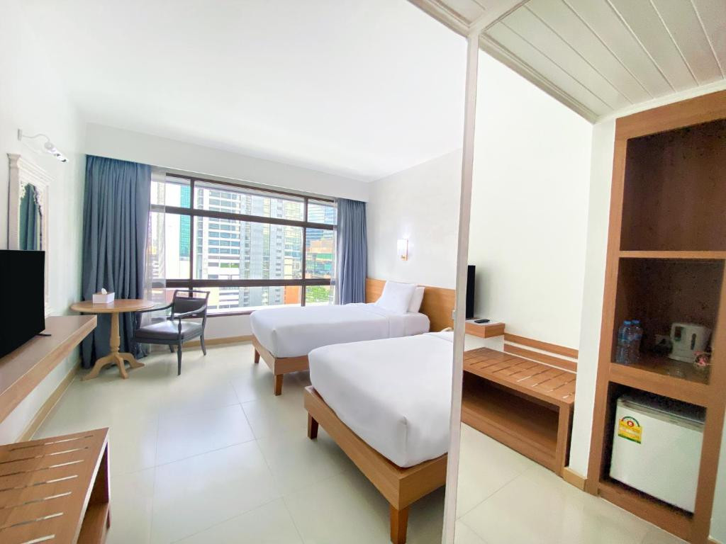PINNACLE LUMPINEE PARK 3*