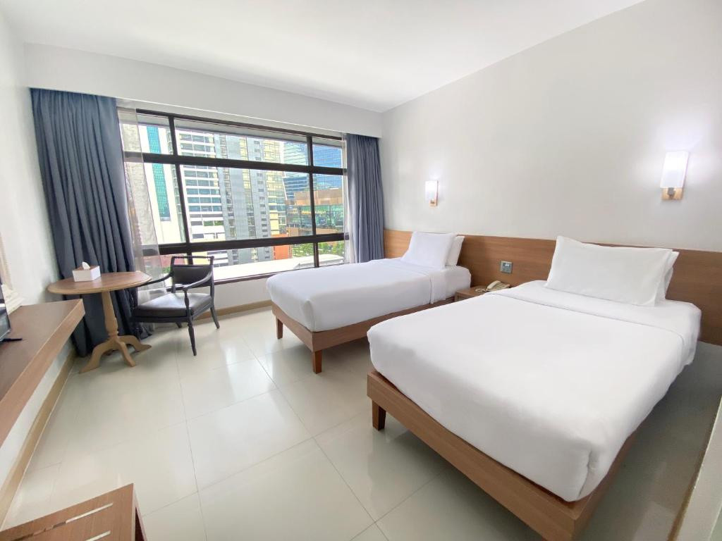 PINNACLE LUMPINEE PARK 3*