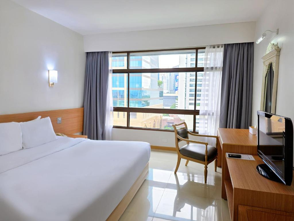 PINNACLE LUMPINEE PARK 3*