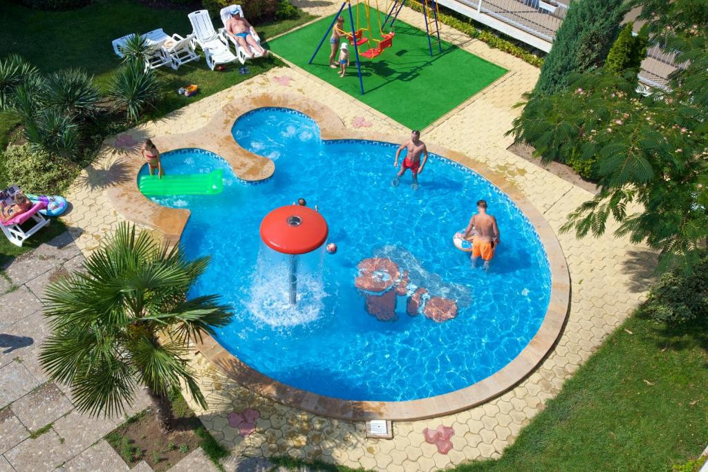 LONGOZA 4*