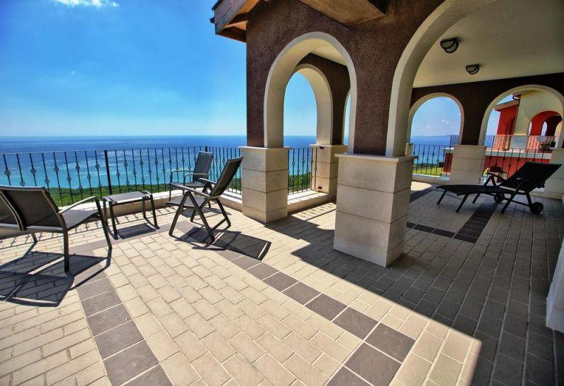 LIGHTHOUSE APARTMENTS & VILLAS 3*