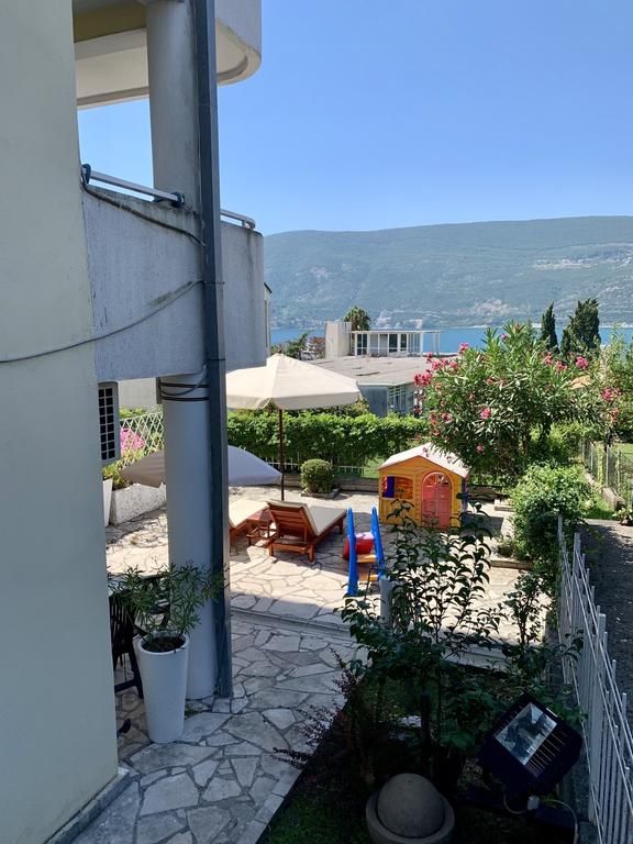 POZNANOVIC APT 4*