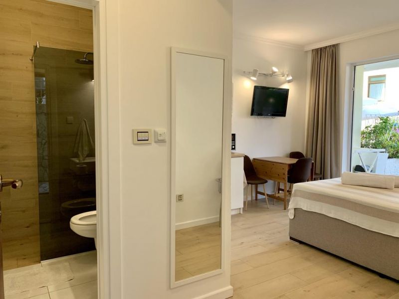 POZNANOVIC APT 4*