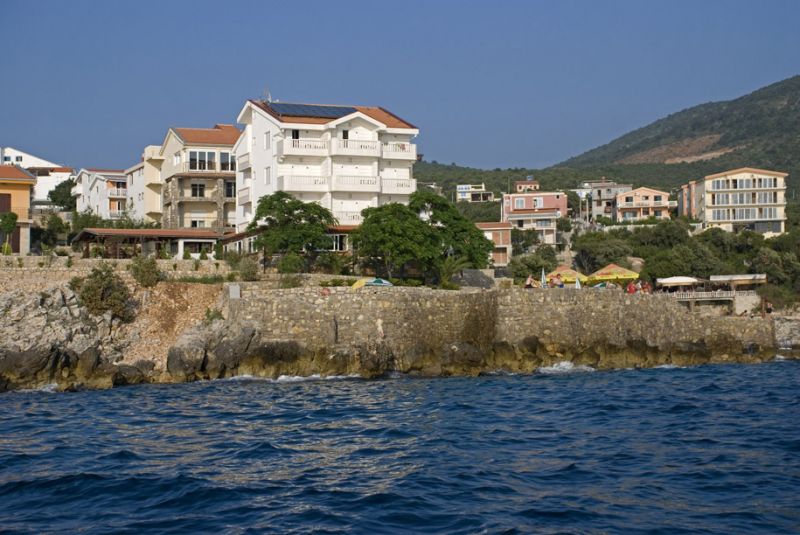 R HOTEL 3*