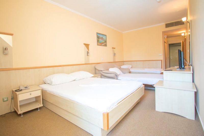 ADRIA HOTEL BIOGRAD NA MORU 3*