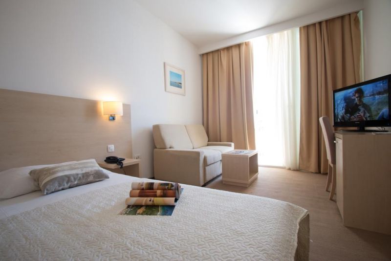 ADRIA HOTEL BIOGRAD NA MORU 3*
