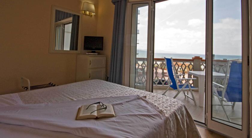 AUSONIA FOLLONICA 3*