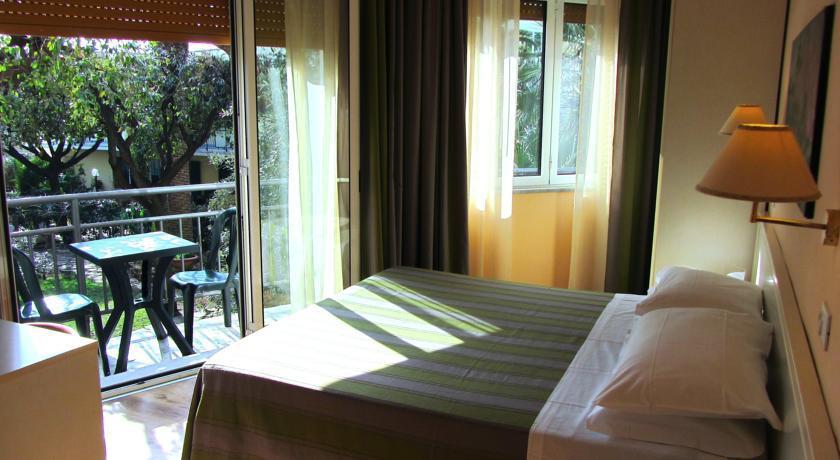 AUSONIA FOLLONICA 3*