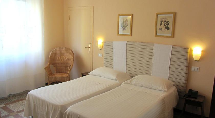 AUSONIA FOLLONICA 3*