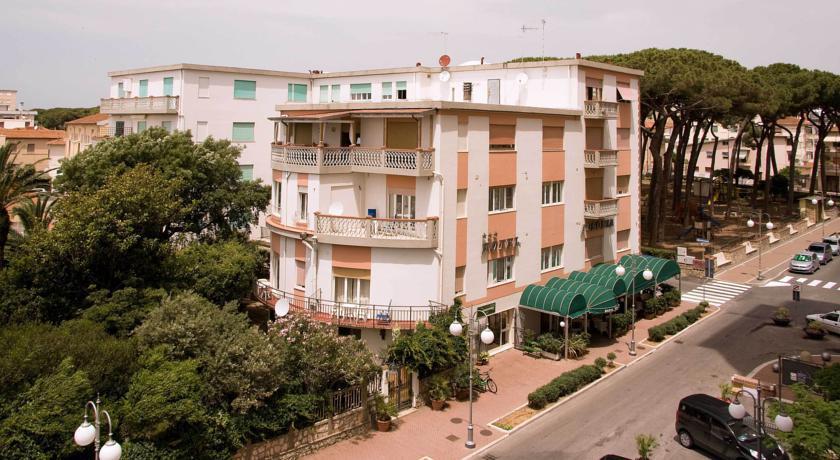 AUSONIA FOLLONICA 3*