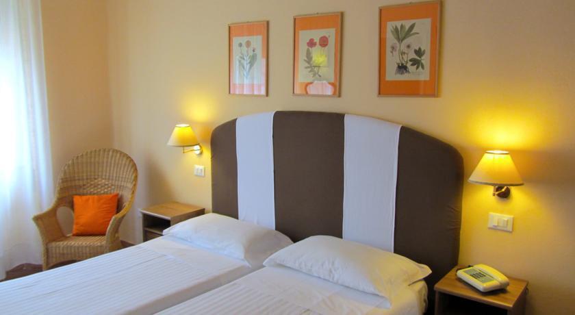AUSONIA FOLLONICA 3*