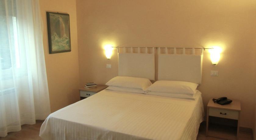 AUSONIA FOLLONICA 3*