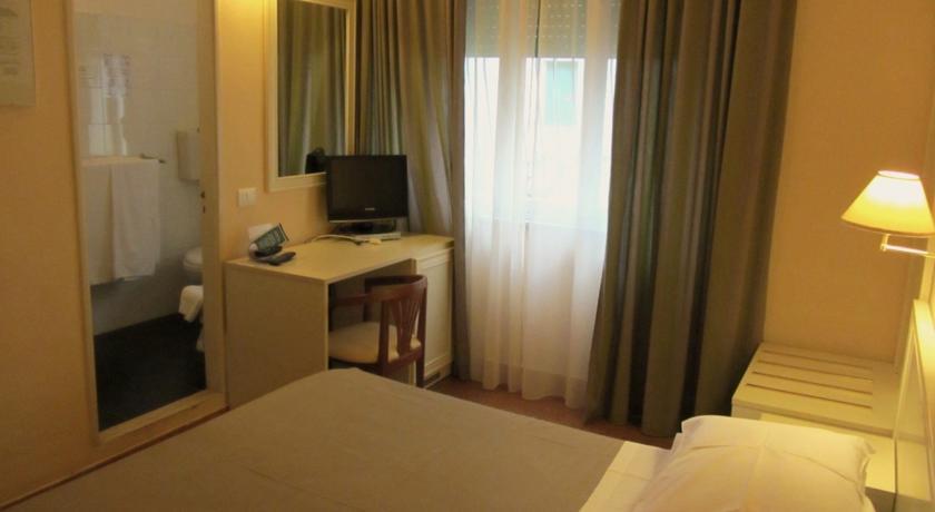 AUSONIA FOLLONICA 3*