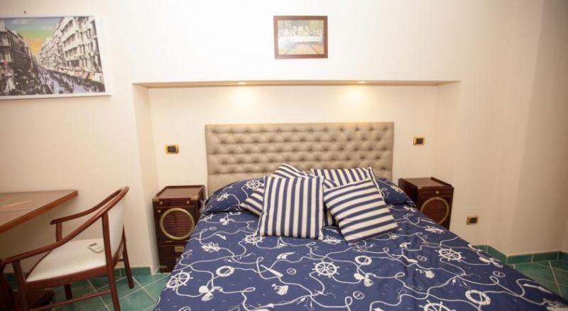 AUSONIA NAPLES 3*