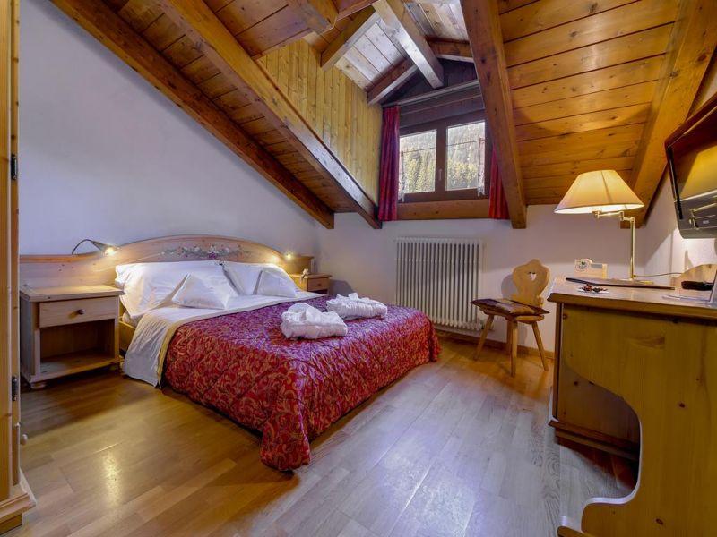 CAMINETTO HOTEL FOLGARIDA 4*