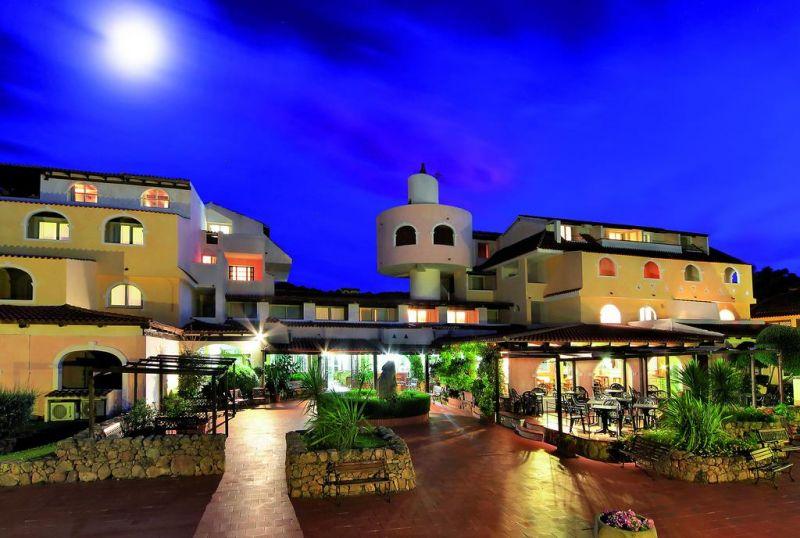 COLONNA BEACH HOTEL & RESIDENCE 4*