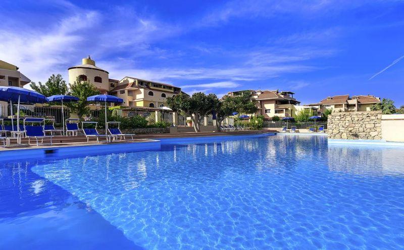 COLONNA BEACH HOTEL & RESIDENCE 4*