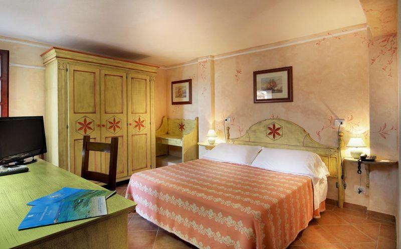 COLONNA BEACH HOTEL & RESIDENCE 4*