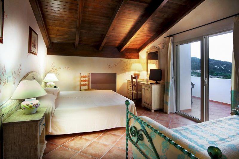 COLONNA BEACH HOTEL & RESIDENCE 4*