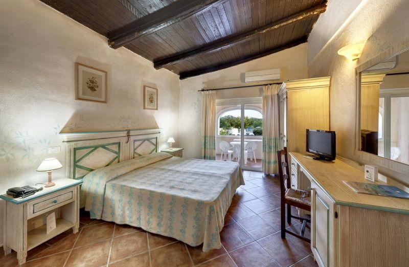 COLONNA BEACH HOTEL & RESIDENCE 4*