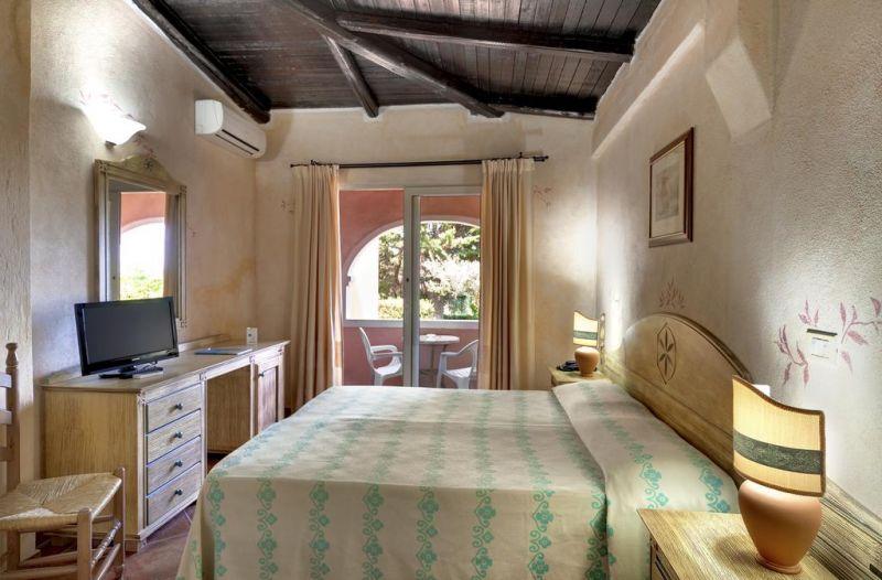 COLONNA BEACH HOTEL & RESIDENCE 4*