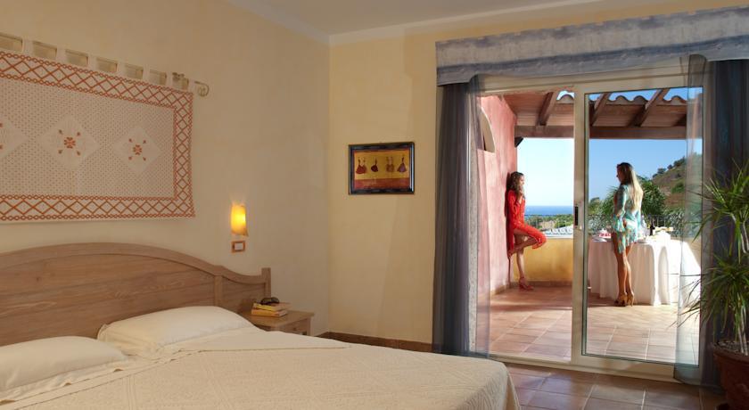 CRUCCURIS RESORT 4*