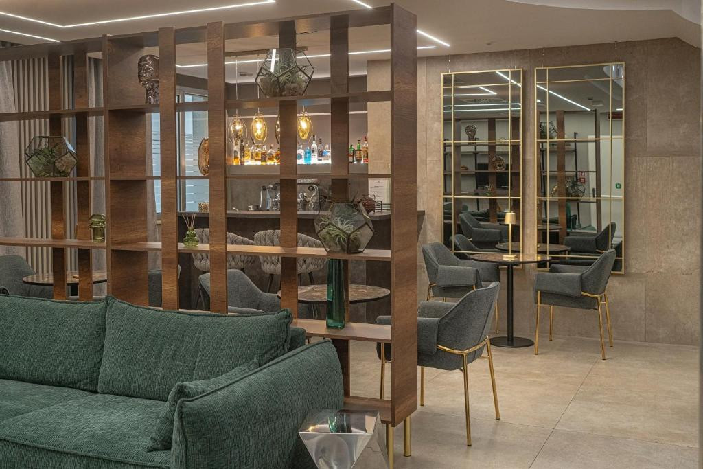 CLUB MEETING (EX. DAYS INN) MARINA CENTRO 4*