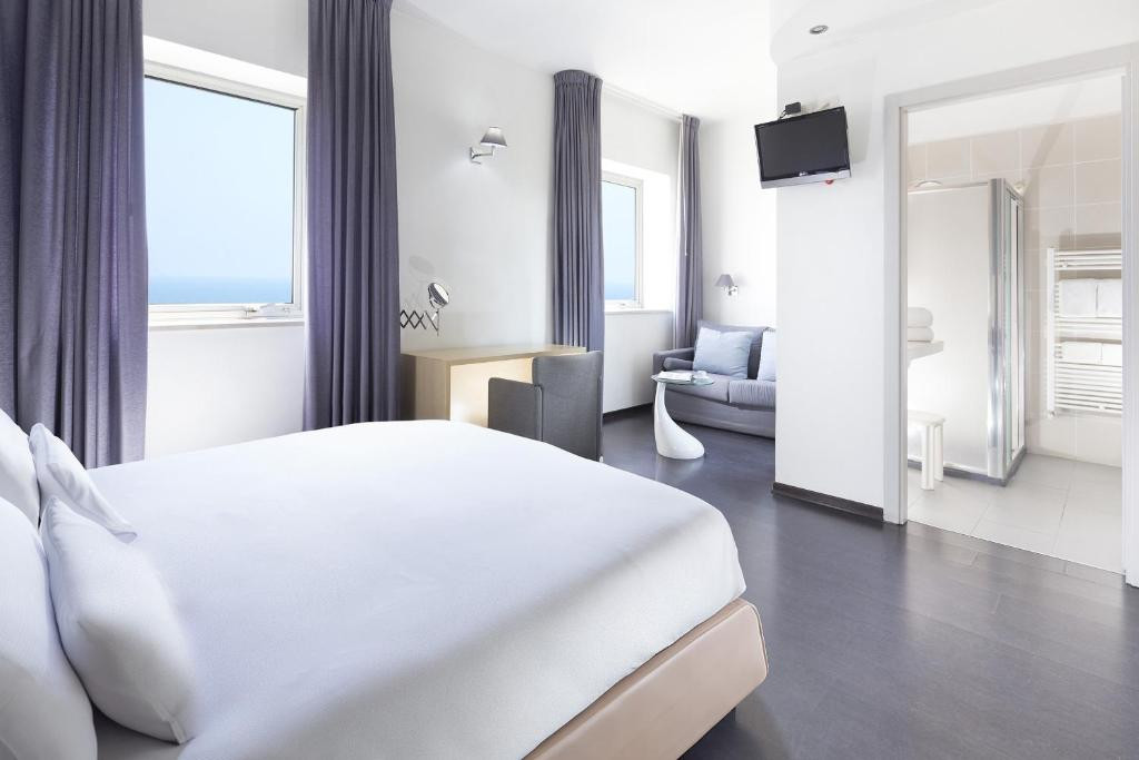 CLUB MEETING (EX. DAYS INN) MARINA CENTRO 4*