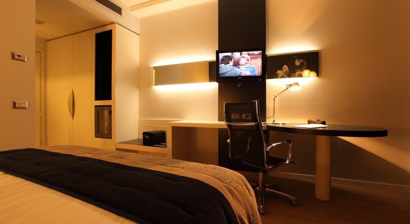 HOLIDAY INN MILAN NORD ZARA 4*